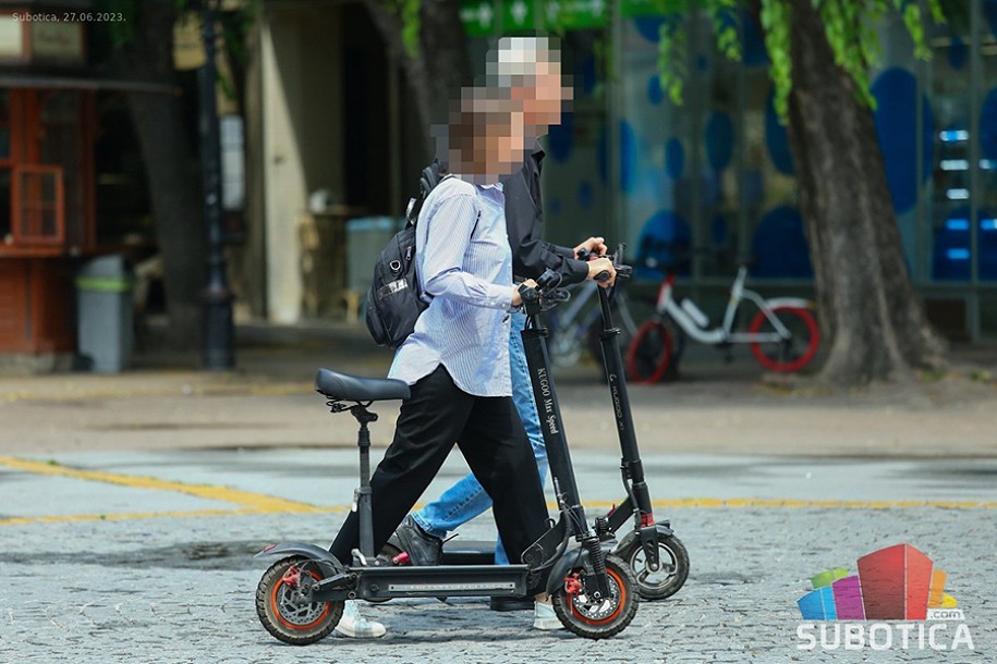 Za dve nedelje sankcionisano osam vozača električnih trotineta