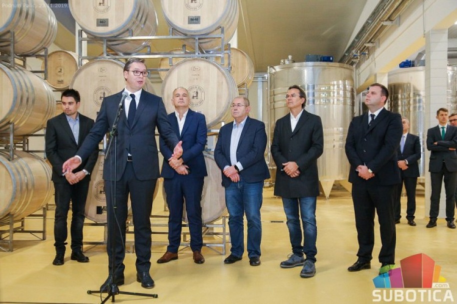 Vučić: "Učinićemo sve da ubrzamo protok robe i ljudi preko granice sa Mađarskom"
