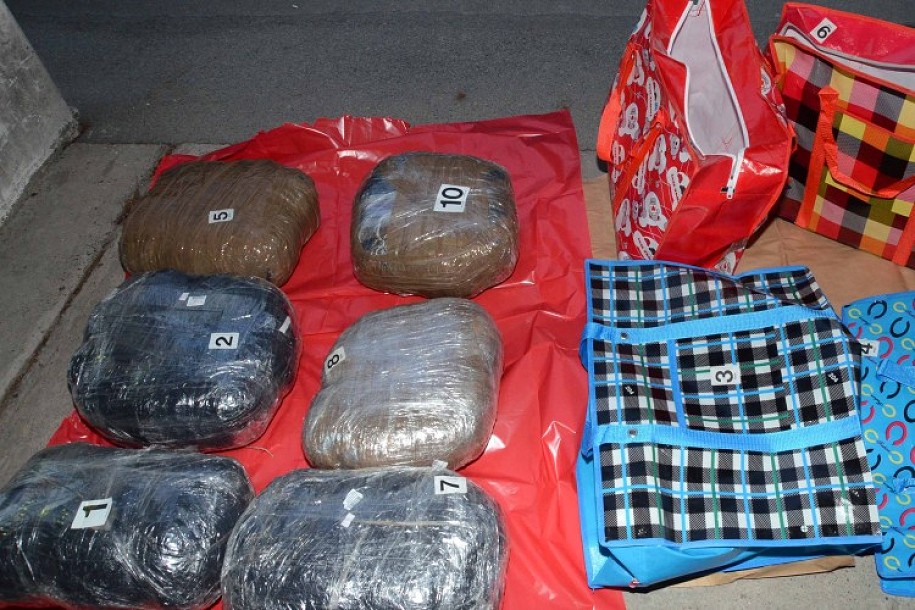 Policija presrela automobil, zaplenila 25 kilograma marihuane i uhapsila jednu osobu