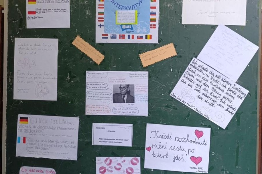 Knjige, jezici i kulture spojeni u jedinstvenoj školskoj proslavi priređenoj u gimnaziji "Svetozar Marković"