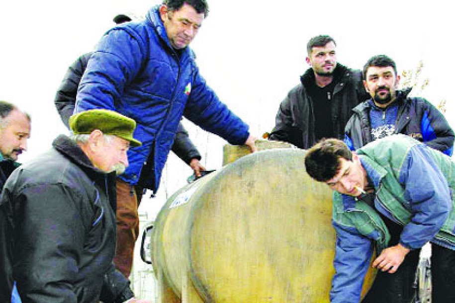 Smeju da prosipaju mleko, ne smeju da ga poklanjaju