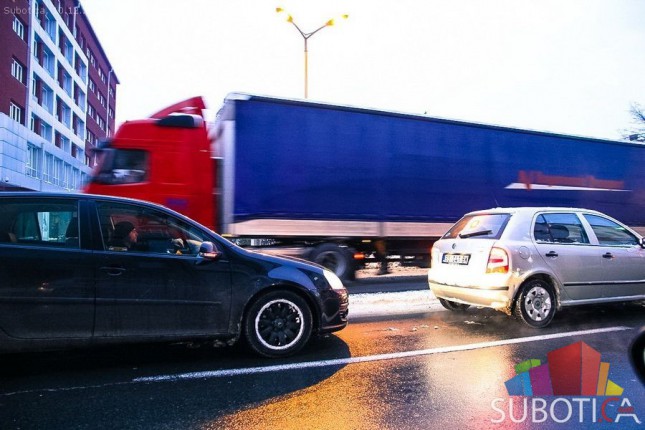 Kamioni i dalje prolaze kroz centar