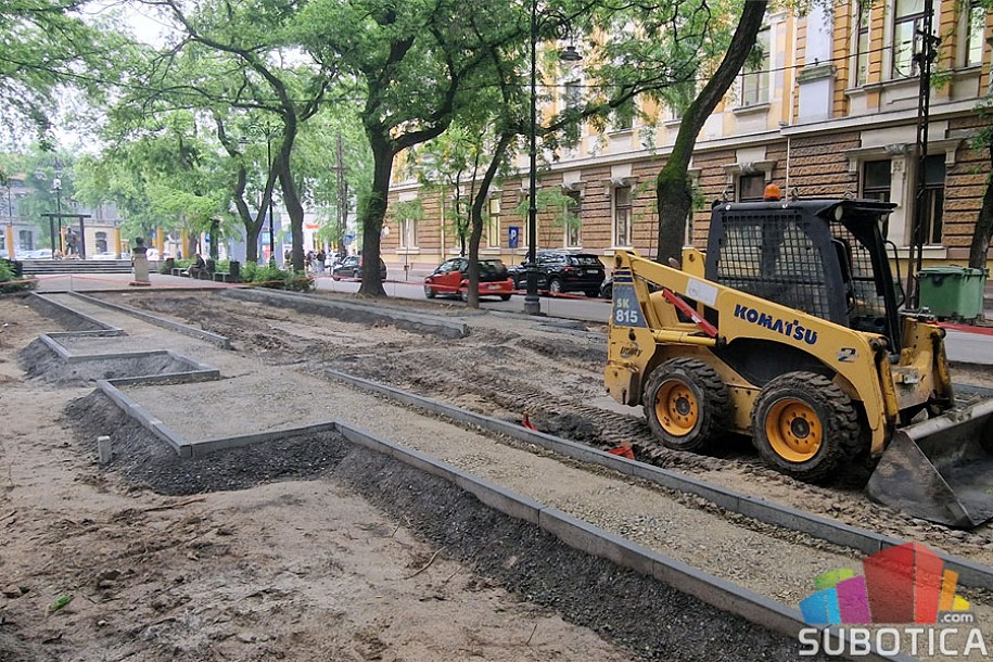 U toku je uređenje parka kod Gimnazije, kraj radova se očekuje početkom juna