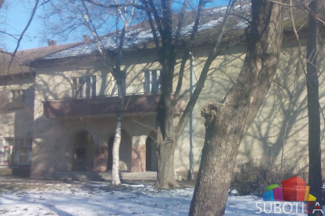 Pozorište podelilo meštane Čantavira