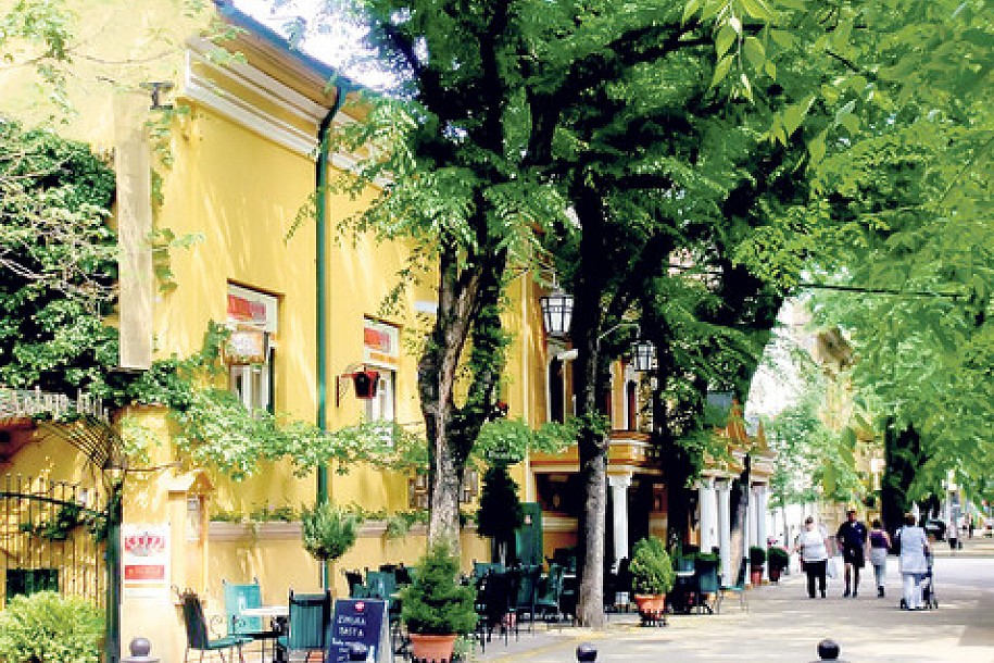 Rušenje gradskih simbola
