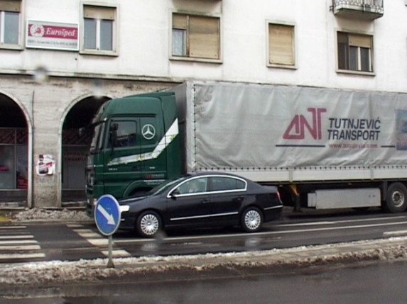 Kamioni i dalje prolaze kroz centar