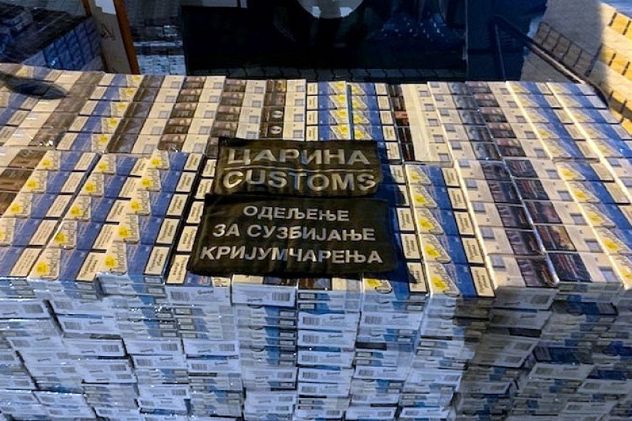 Carinici otkrili zlatni nakit i više od 16 hiljada paklica cigareta