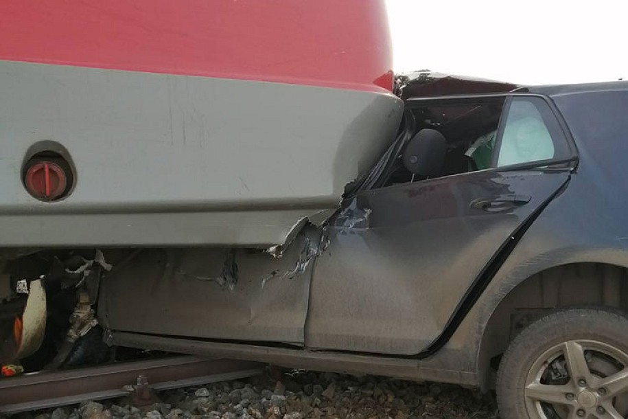 Voz naleteo na automobil kod Bajmoka, žena podlegla povredama