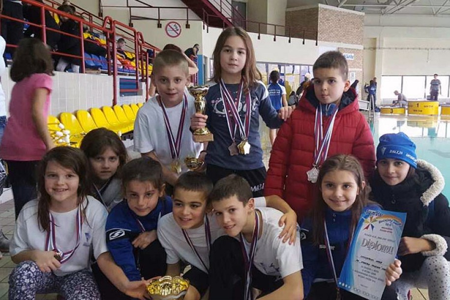 Plivači Spartak-Prozivke osvojili 42 medalje na međunarodnom turniru u Bečeju