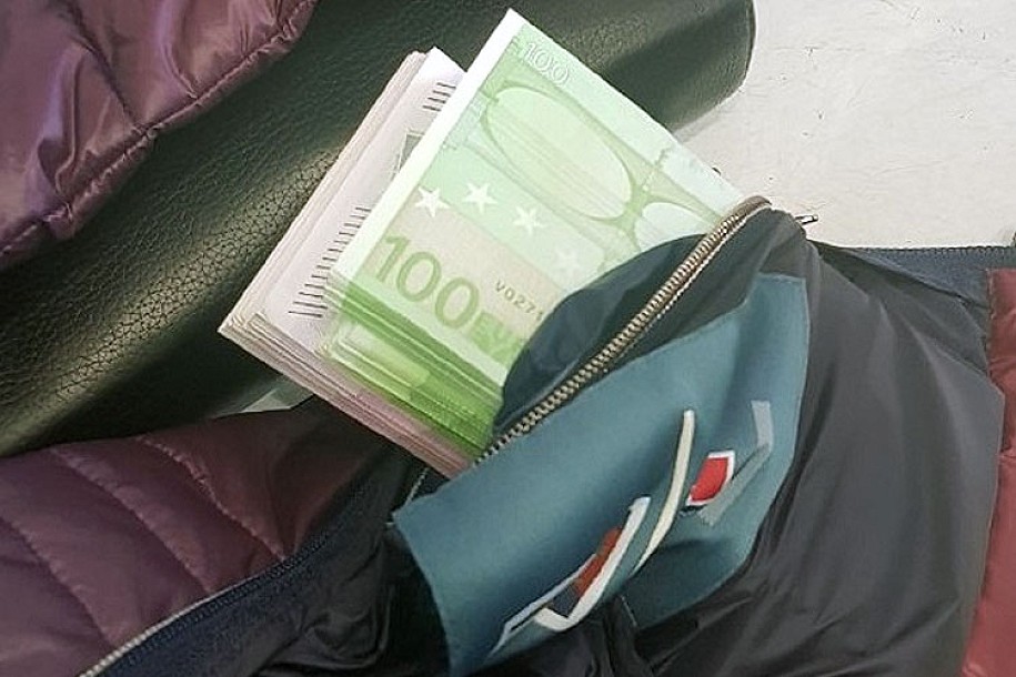 Na Horgošu carinci otkrili 70.000 evra u džepu jakne putnika