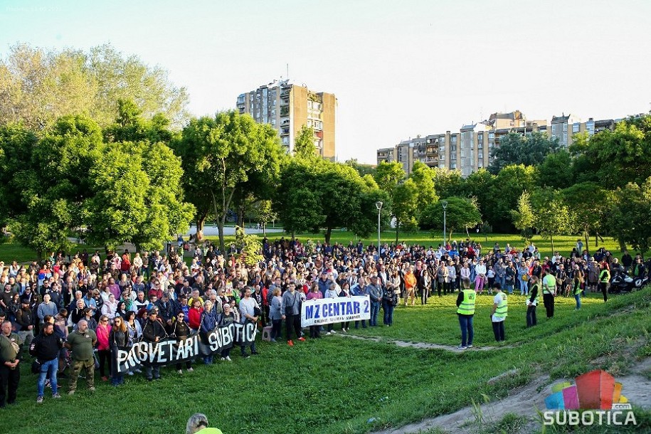 Srednjoškolska protestna šetnja od brda do brda: "Naučili smo koliki uticaj ima i naš najmanji doprinos, želimo da se naš glas čuje"