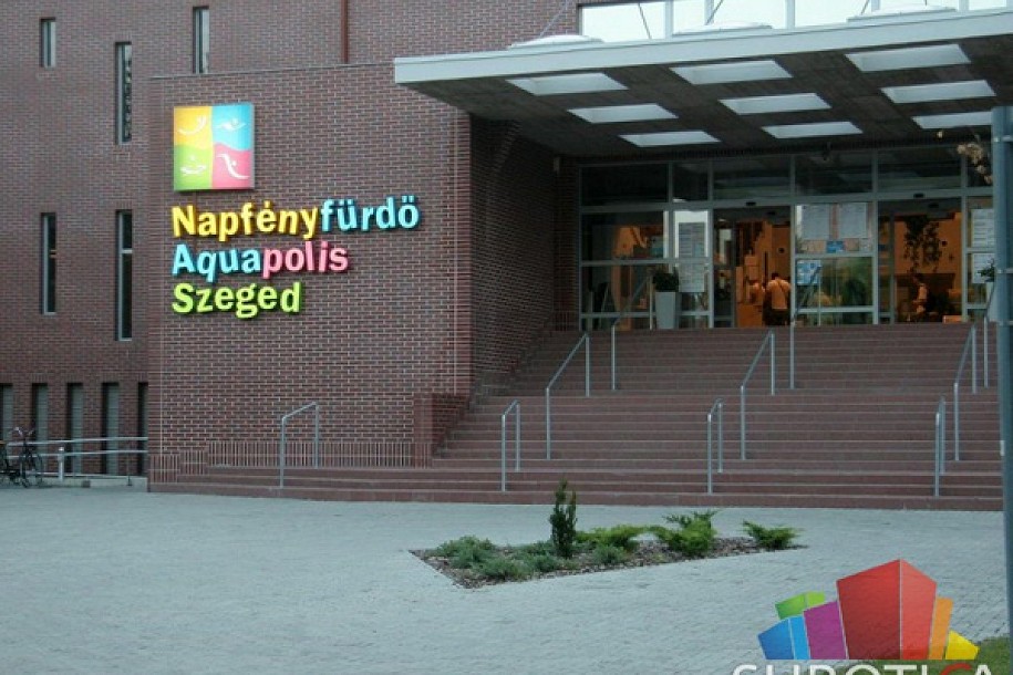 Noćno kupanje u Akvapolisu preko Suboticatransa