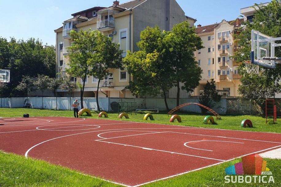 Rekonstruisana dva sportska terena