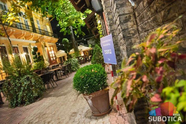 Ugostitelji od večeras nastavljaju normalno da rade, obavezne propusnice posle 20 časova