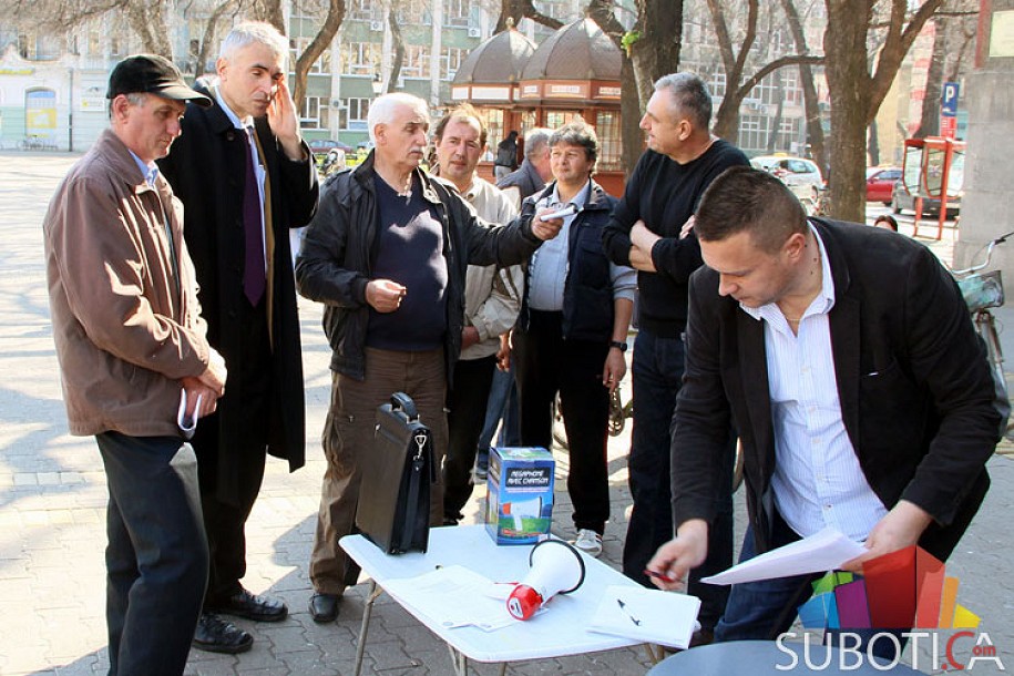 Protest ratnih veterana na Gradskom trgu