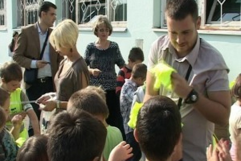 Fluorescentni prsluci za đake prvake