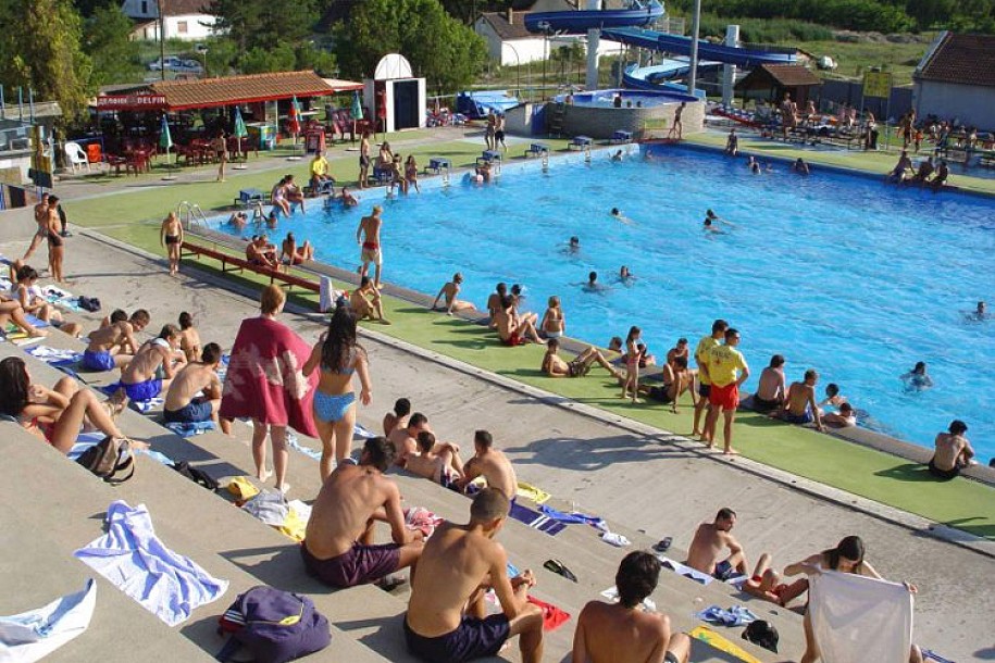 Kupanje u bazenima bezbedno, na Palićkom jezeru nije