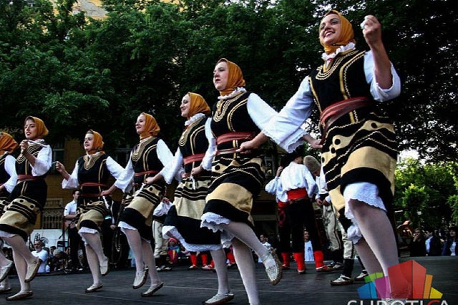 Pesma i igra na Gradskom trgu