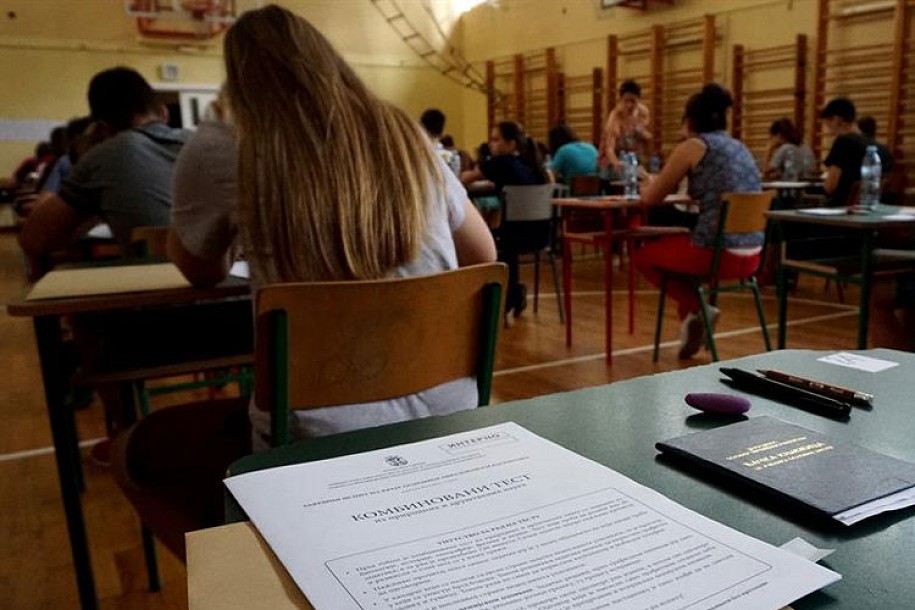 "Osmaci" testirali znanje iz matematike, sutra sledi provera iz maternjeg