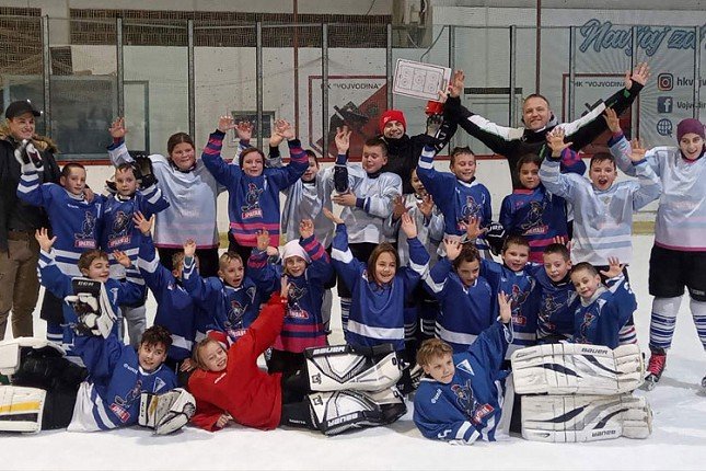 Sve hokejaške selekcije Spartaka nastupaju na turnirima, dok se čeka led na njihovom terenu