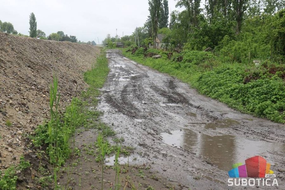 Improvizovani puteljak kao spona sa gradom, nastavljaju se muke stanovnika dela Kosovske
