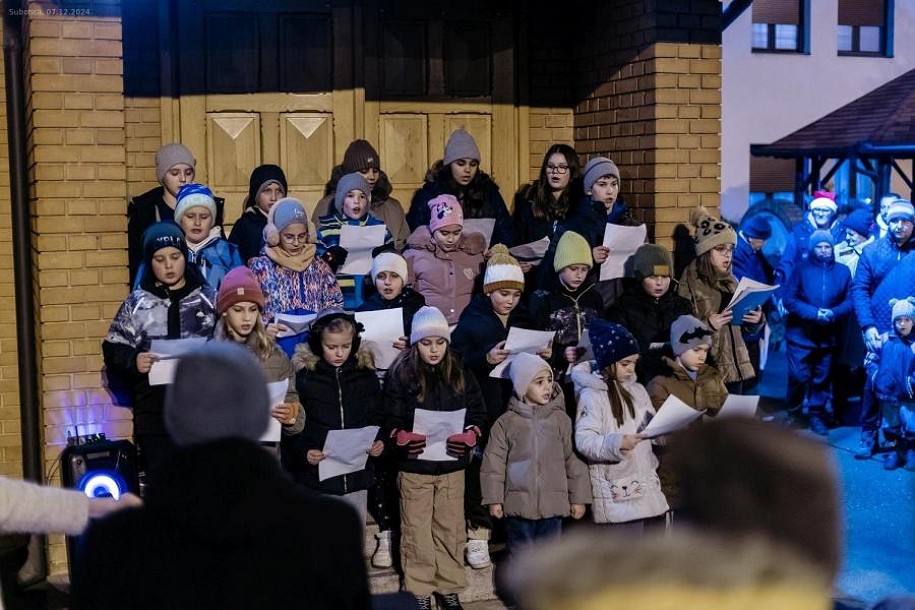 Na adventskom vašaru u župi Marije Majke Crkve prikupljeno više od 400.000 dinara za Matea