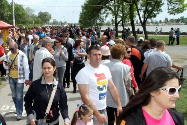 Više desetina hiljada posetilaca 1. maja prošetalo Palićem