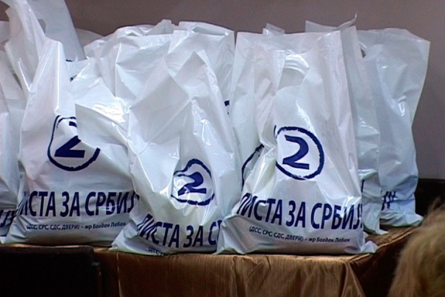 Paketići za meštane od DSS-a