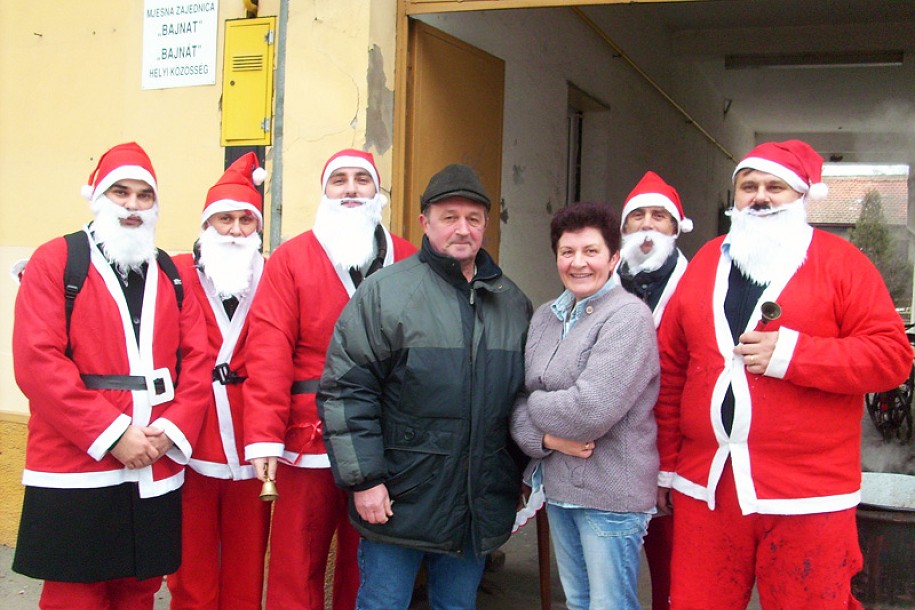 Deda mrazovi u Bajnatu