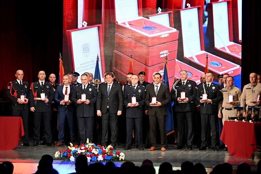 Ministar Gašić odlikovao načelnika subotičke Policijske uprave i dva granična policajca