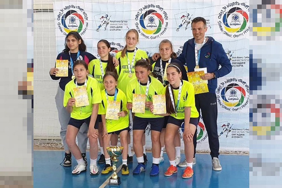 Futsal: Šampionski pehar donele i učenice OŠ „Jovan Jovanović Zmaj“