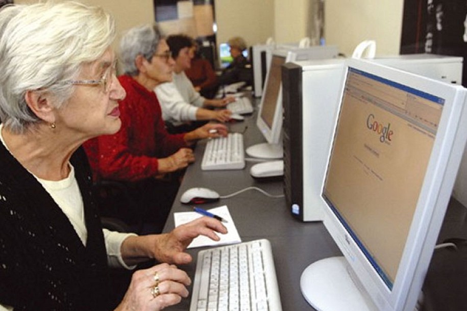 Besplatna obuka za penzionere za korišćenje interneta u MZ "Kertvaroš"