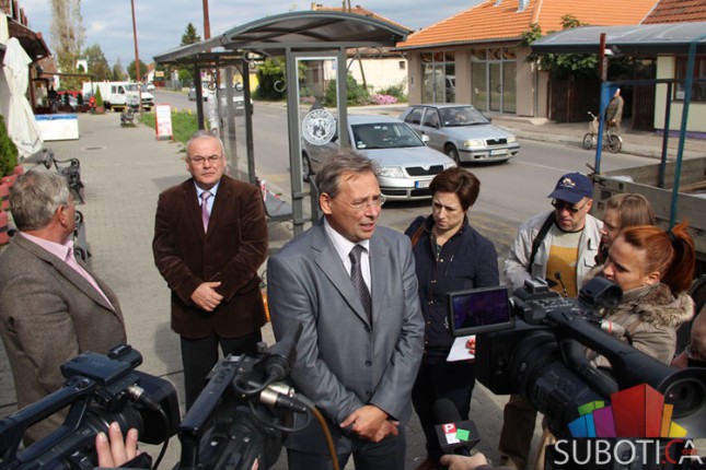 Gradonačelnik obišao radove na zameni autobuskih stajališta