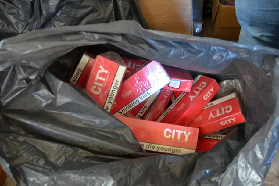 Zaplenjeni 4.610 paklica cigareta i duvan vrednosti oko 1.3 miliona dinara