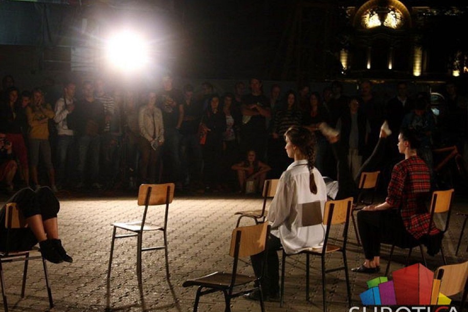 Performans "Arhitektura, da li se to pleše" u centru grada