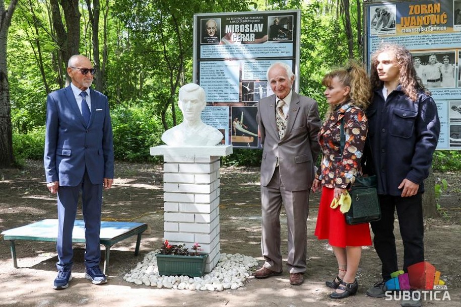 Miroslav Cerar dobio spomen-bistu u Mini Jugoslaviji