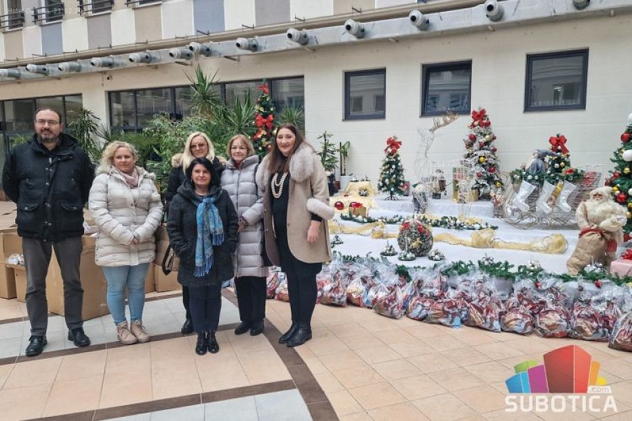 Kompanija "Phiwa" - paketići za mališane iz socijalno ugroženih porodica i najmlađe pacijente Opšte bolnice