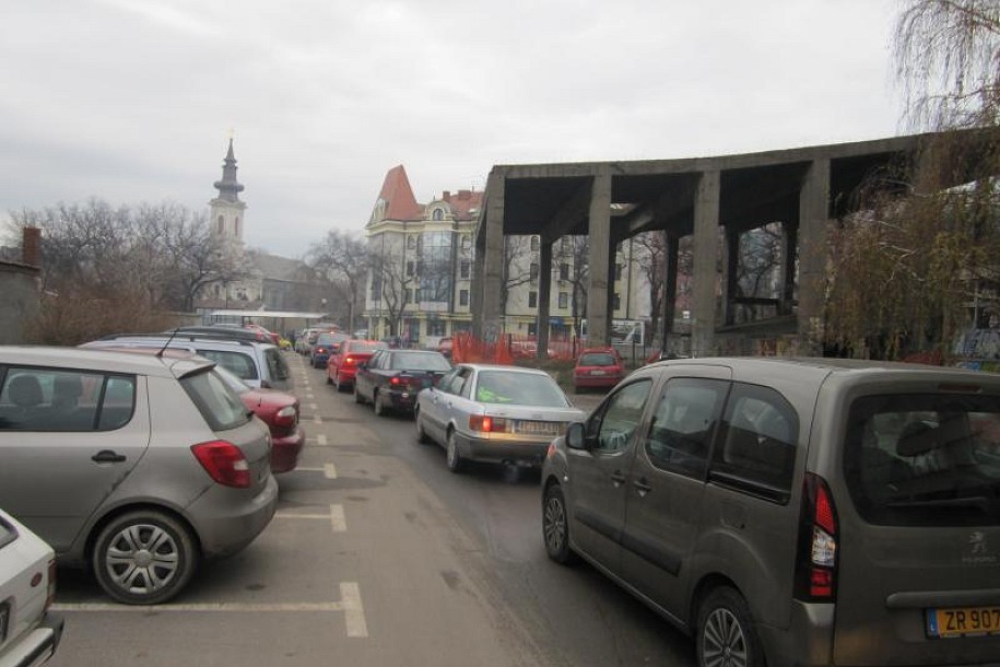 Gužva na novom zatvorenom parkingu kod Otvorenog univerziteta