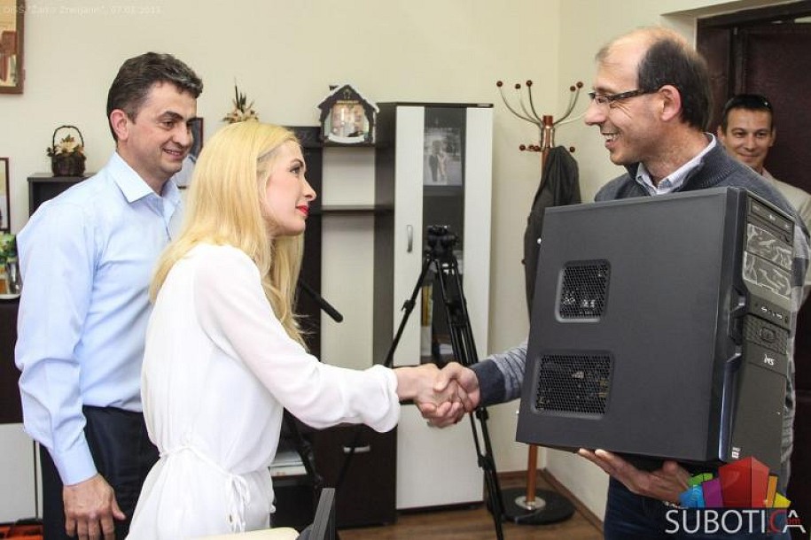 Zavičajna zajednica "Republika Srpska " Subotica donirala računarsku opremu OiSŠ "Žarko Zrenjanin"