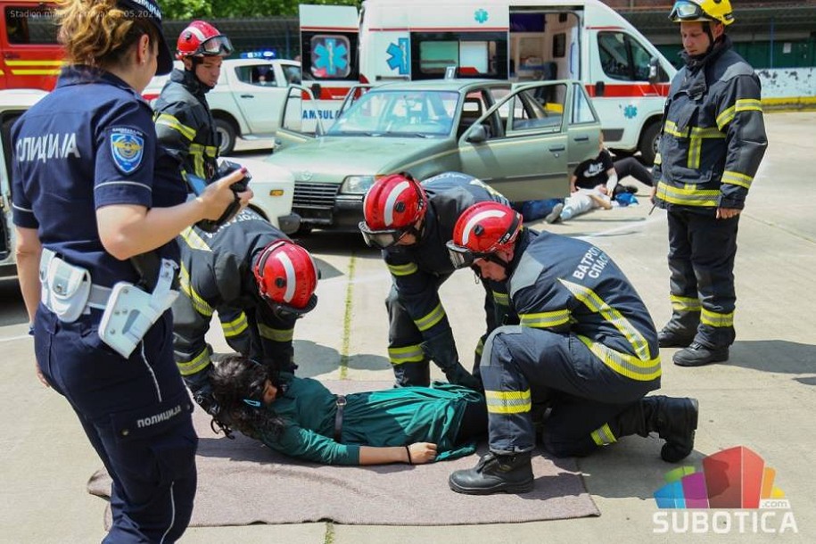 Simulacija saobraćajne nezgode sa smrtnim ishodom, potresne scene kao upozorenje mladim vozačima!