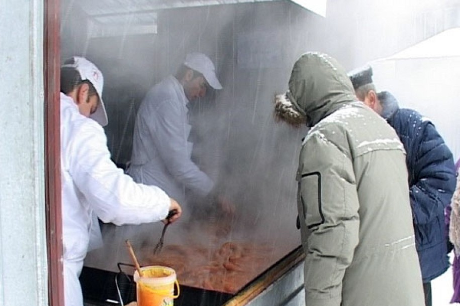 Poklonjeno 30 kilograma kobasice Crvenom krstu