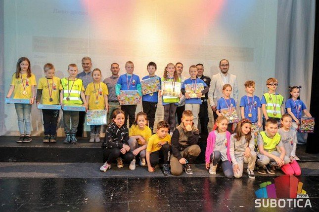 Najmlađi osnovci takmičili se u poznavanju pravila bezbednog učestvovanja u saobraćaju