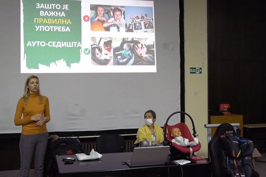 Pravilna upotreba dečjih auto sedišta čuva zdravlje i život dece u saobraćaju