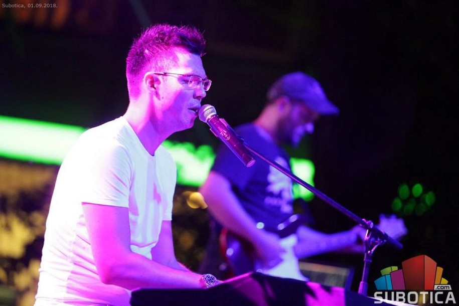 Večeras na Trgu - koncert Željka Vasića