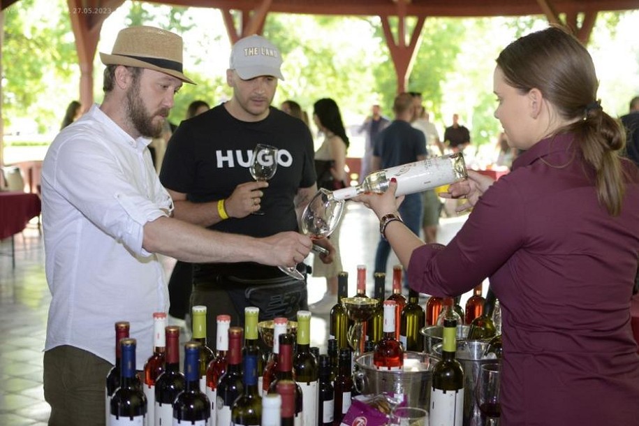 Prvi „WineSu“ - Salon vina na Paliću oduševio posetioce