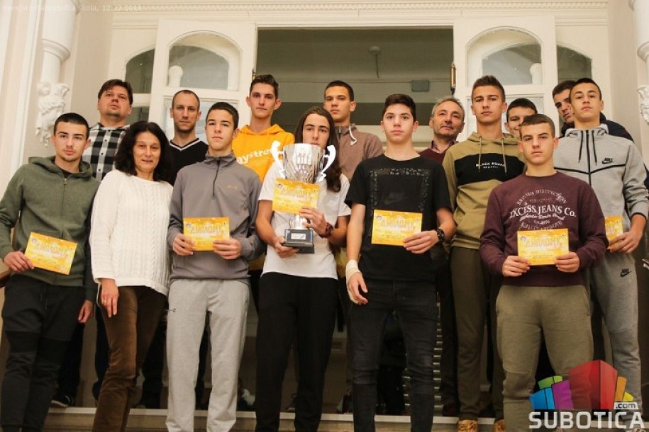 Učenici Hemijske škole izborili plasman na Svetsko prvenstvo u futsalu