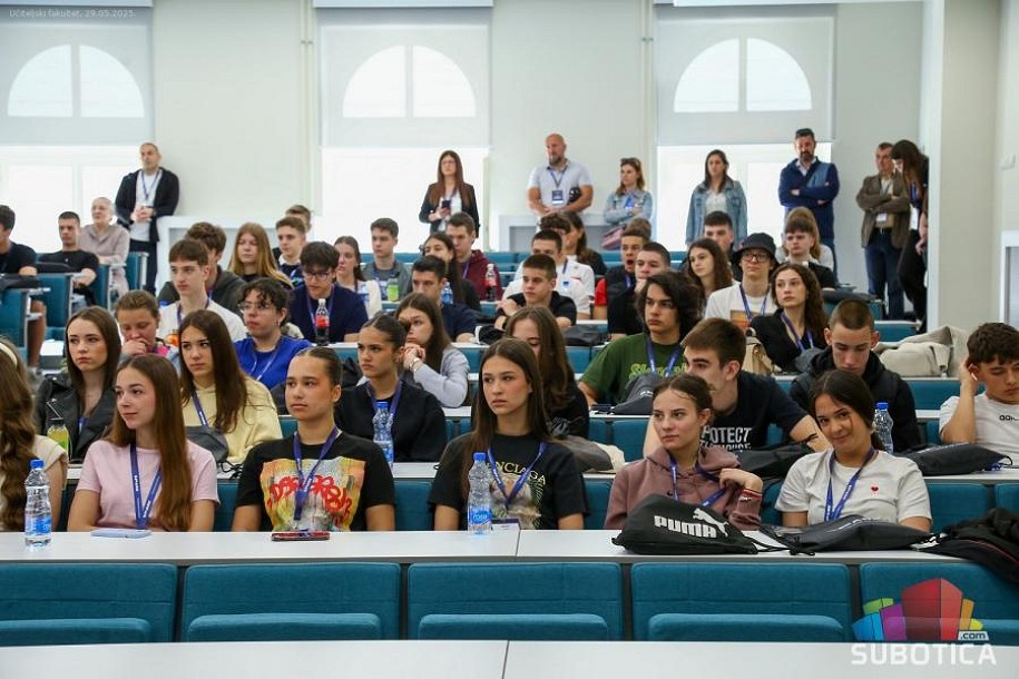 Mladi za mlade: održana prva "Spark" konferencija - u fokusu liderstvo, preduzetništvo i veštačka inteligencija