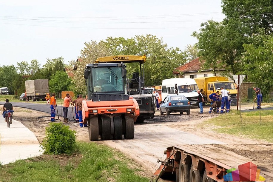 Vojput asfaltira ulice pre zime