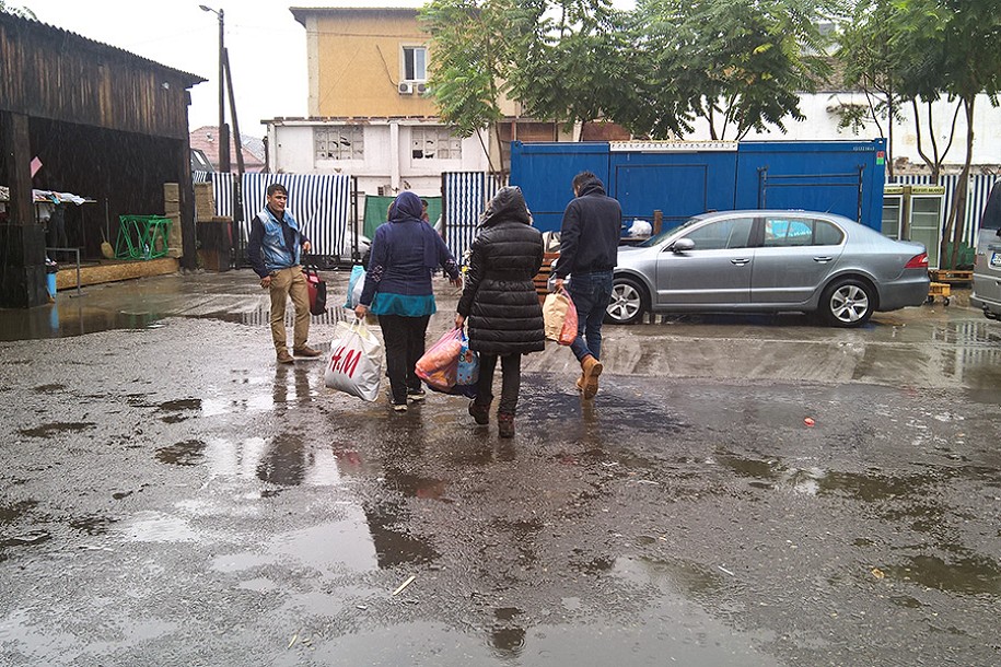 Kompanija "Don Don" migrantima svakodnevno donira hleb i pecivo