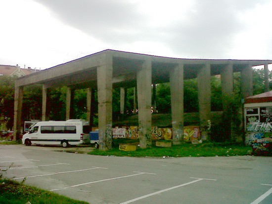 Ništa od rušenja skeleta u centru